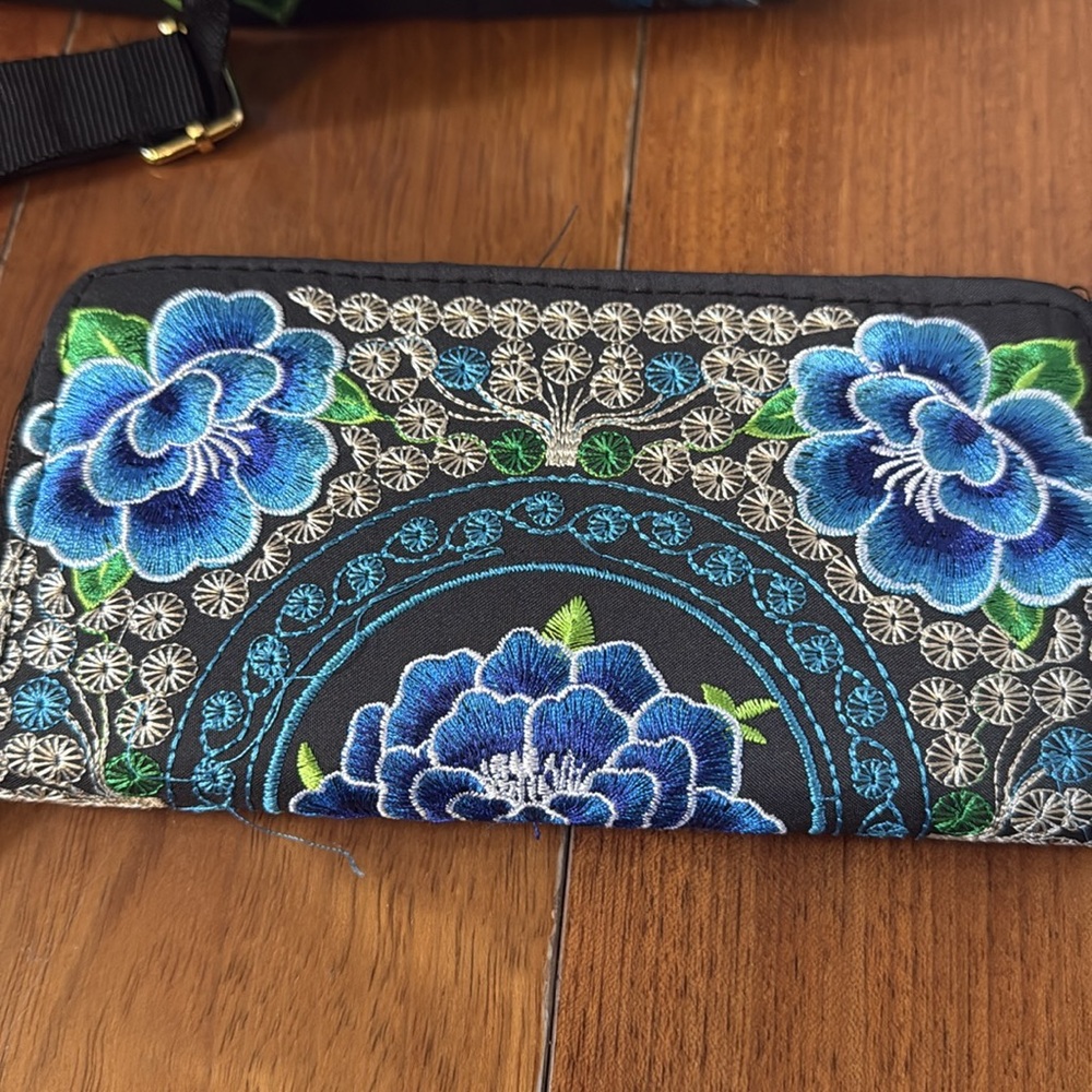 Women’s Double sided Embroidered Floral Crossbody Bag purse and Wallet Set NWOT - Picture 7 of 12